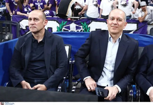 Ολυμπιακός: Στο ΣΕΦ οι Αγγελόπουλοι μίλησαν στην ομάδα πριν από τον δεύτερο τελικό