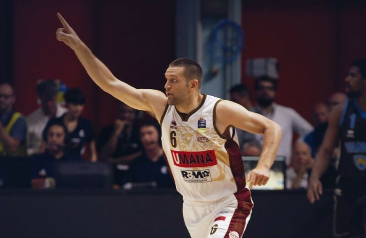 Μάικ Μπράμος... in the building! (vid)