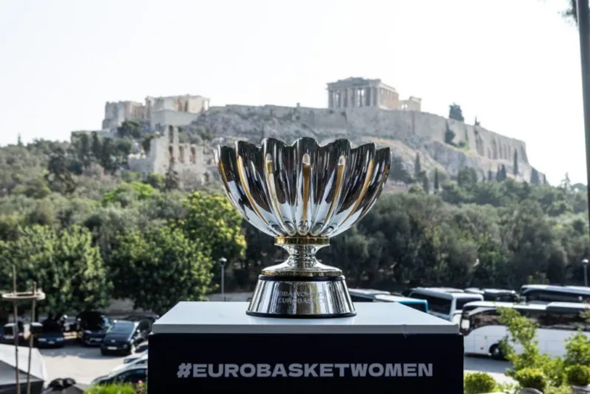 Ευρωμπάσκετ Γυναικών: Το τρόπαιο βρίσκεται ήδη στην Αθήνα (pics)