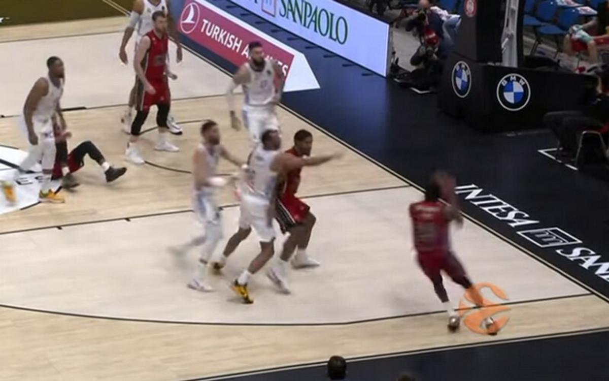 Αρμάνι Μιλάνο: Το χαμένο buzzer του Ντιλέινι με τη Ρεάλ (vid)