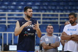 Παπανικολάου: &quot;Να εκπροσωπήσουμε τη χώρα μας επάξια στο Παγκόσμιο Κύπελλο&quot; (vid)