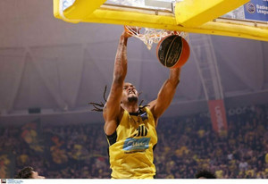 Το alley-oop κάρφωμα του Μπάνκστον στην κορυφή του Top-10 (vid)