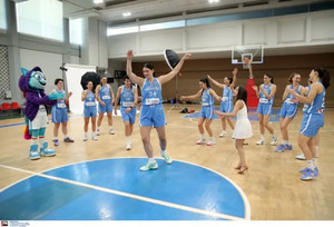 Η photo gallery από τη Media Day και το... ζεϊμπέκικο της Εθνικής Γυναικών (vid)
