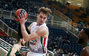 Xεζόνια: Τα... ακούει από το κοινό του ΟΑΚΑ