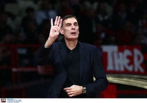 Μπαρτζώκας για το ρεκόρ του: &quot;Με μπουγέλωσαν οι παίκτες στ&#039; αποδυτήρια&quot;! (vids)