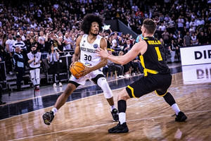 BCL: Με &quot;μαγική&quot; ασίστ Κολόμ και τρομερό κάρφωμα Στιούαρτ το Top-10 της σεζόν (vid)