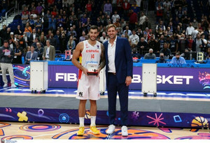 MVP του EuroBasket ο Γουίλι και του τελικού ο Χουάντσο Ερνανγκόμεθ (vids)