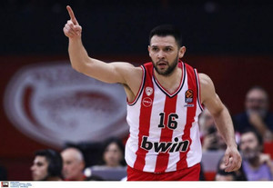 Ολυμπιακός-Εφές 75-57: Τη... στραγγάλισε με MVP τον Παπανικολάου