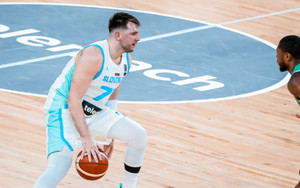 Με τρομερό Ντόντσιτς η Σλοβενία, 86-80 τη Βραζιλία πριν από το ΣΕΦ (vids)