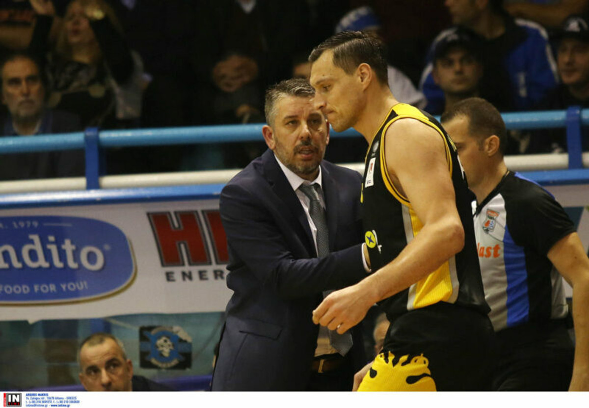Παπαθεοδώρου: Η σκέψη μας στον Γιόνας...