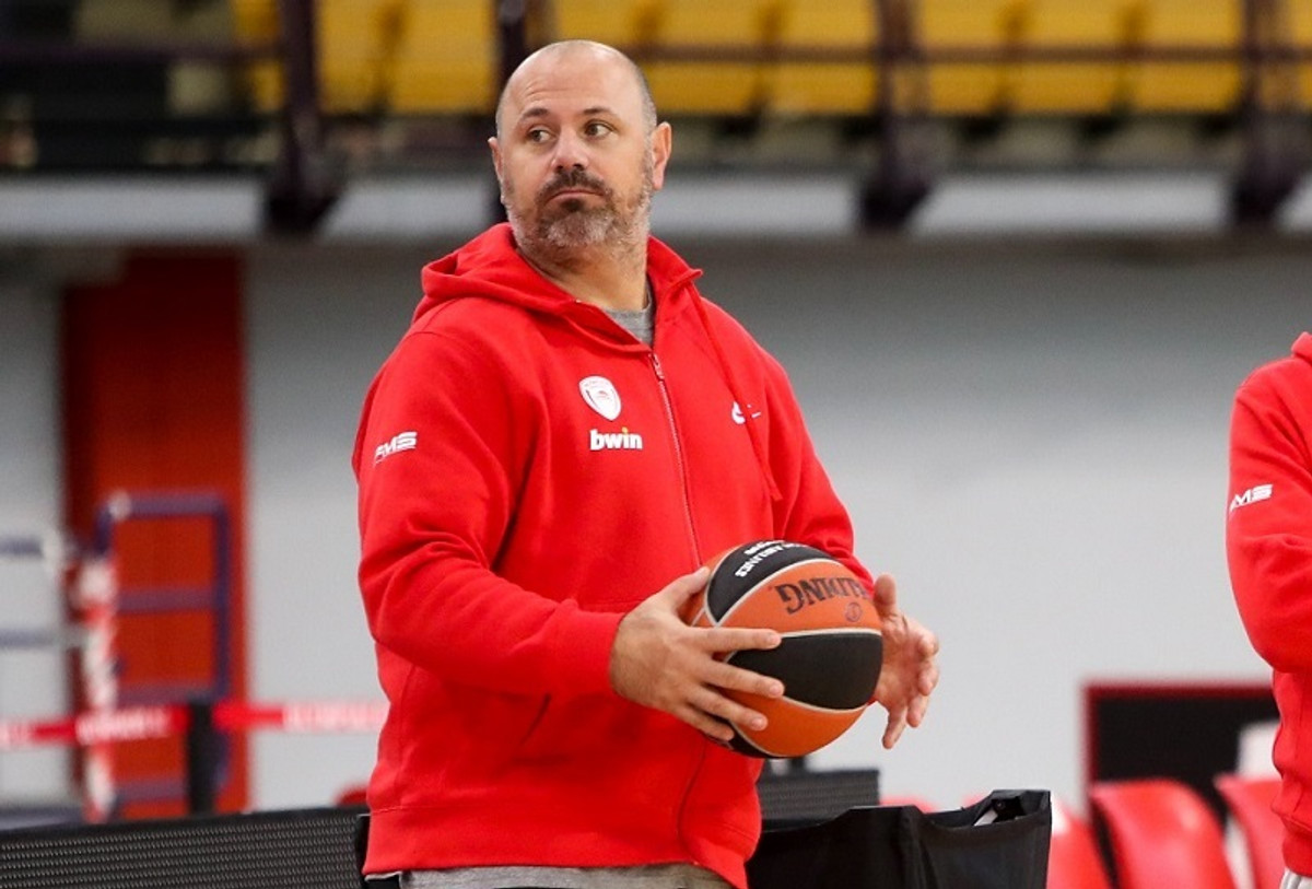 Μποζίκας: &quot;Η καλύτερη επιλογή ο Μπραζντέικις&quot;