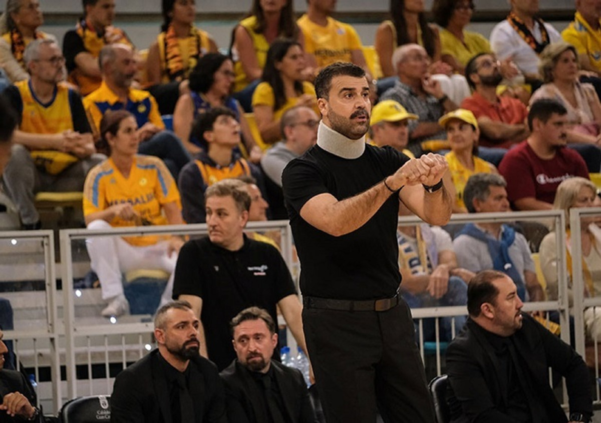 Στο πλευρό του Τζαν η Ένωση Προπονητών για τον τραυματισμό στο λεωφορείο