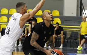 Με φοβερό Ρέινολντς το Μαρούσι, 95-77 τον ΠΑΟΚ