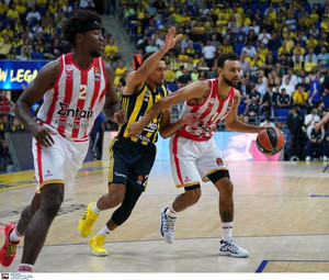Φενέρμπαχτσε-Ολυμπιακός 82-71: Μπλακ άουτ στο φινάλε και ήττα