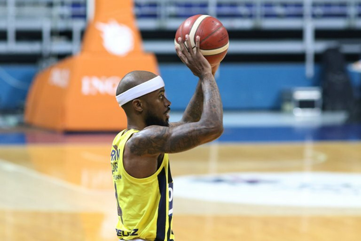 Ο clutch Λορένζο Μπράουν μετέφερε τα ταλέντα του στην Φενέρμπαχτσε (vid)
