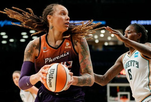 WNBA: Αμερικανίδα σούπερ σταρ συνελήφθη στη Μόσχα για λαθρεμπόριο ναρκωτικών