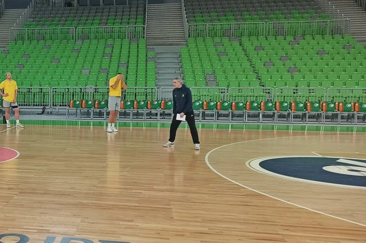 Καστρίτης: &quot;Όλο το rotation καταστράφηκε από τα φάουλ&quot;