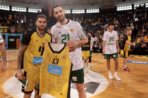 Άρης-Παναθηναϊκός: &quot;Πάρη κράτα γερά&quot; και από τους παίκτες του Άρη (pics)