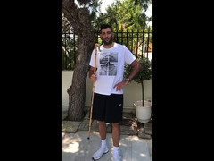 Με τη... γκλίτσα του στη Σύρο ο Μπουρούσης (video)