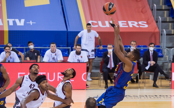 Τρομερό φινάλε της Μπαρτσελόνα 87-71 την Αρμάνι με 27-4 στο τέλος!