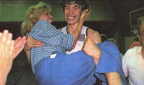 Ο Φασούλας για το έπος του 1987 και τη φωτογραφία με τη Μ. Μερκούρη στα χέρια του (vids)