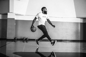 SLOW DOWN FAST! H adidas και ο James Harden “ξεκλειδώνουν” τις άμυνες με το Harden VOL. 3