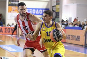 LIVE STREAMING: Περιστέρι-Ολυμπιακός 64-84 (τελικό)
