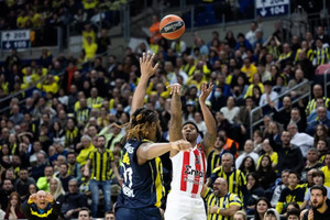Ολυμπιακός: Τα 17 τρίποντα που πέτυχε στο &quot;διπλό&quot; επί της Φενέρ (vid)