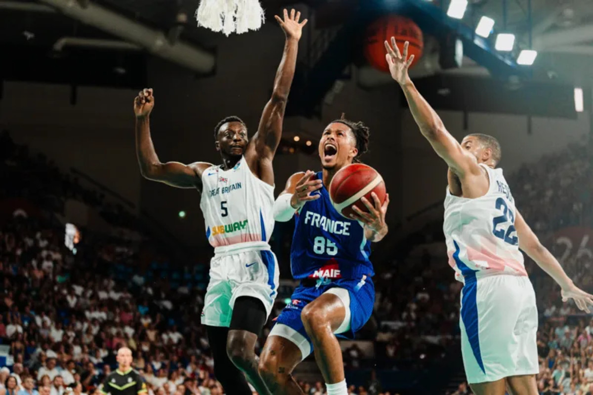 H Γαλλία 74-67 τη Μεγάλη Βρετανία - &quot;Έκοψε&quot; τρεις παίκτες ο Φοτού