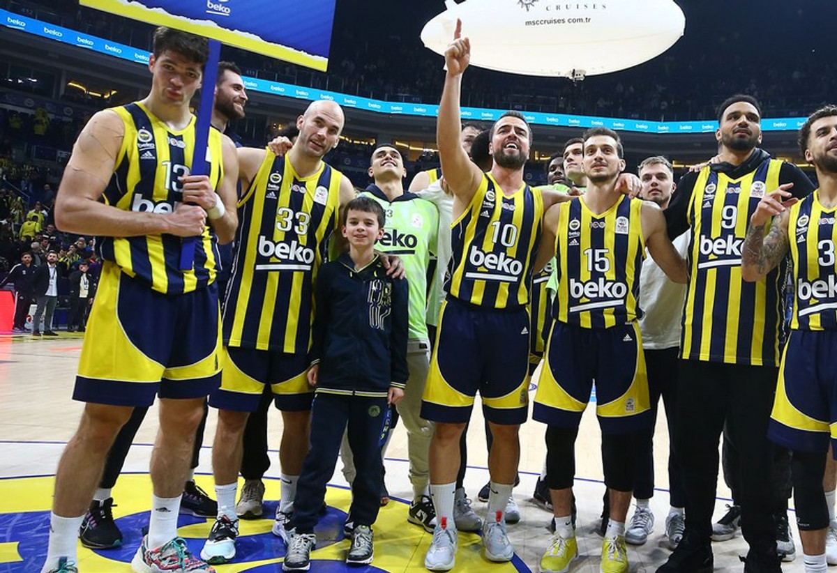 BSL: Η Φενέρμπαχτσε 90-74 τη Γαλατάσαραϊ πριν από το ΟΑΚΑ (vid)