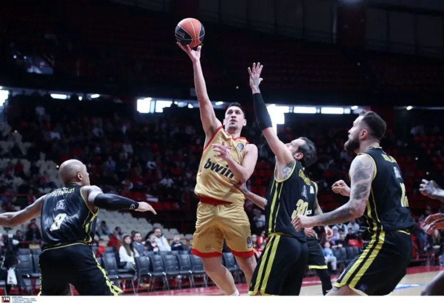 Δείτε πώς ο Ολυμπιακός νίκησε με 106-94 το Μαρούσι (video)