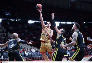 Δείτε πώς ο Ολυμπιακός νίκησε με 106-94 το Μαρούσι (video)