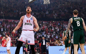 Το κάρφωμα και η κραυγή του Μιλουτίνοβ (vid)