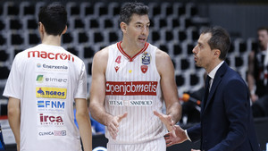 Με 20άρα Σκόλα η Βαρέζε 81-68 το Πέζαρο, ρεσιτάλ Σέρχιο για την Αρμάνι