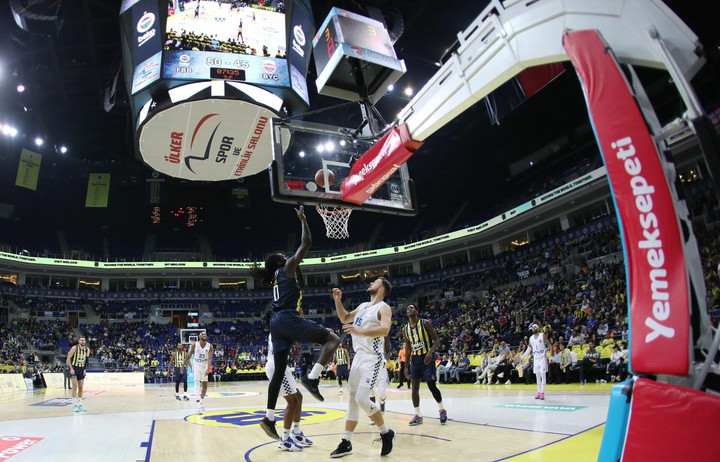 Φενέρμπαχτσε-Μπουγιουκτσεκμέτσε 82-69: Προπόνηση πριν τον Ολυμπιακό!