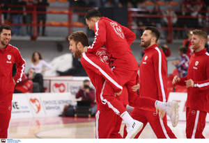 Ολυμπιακός: Η... επίθεση στον Βεζένκοφ