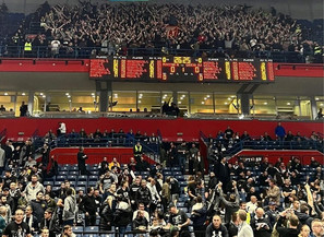Παρτιζάν-Ερυθρός Αστέρας: Η είσοδος των ομάδων στη Stark Arena και η πορεία των οπαδών του Ερ.Αστέρα (vids)