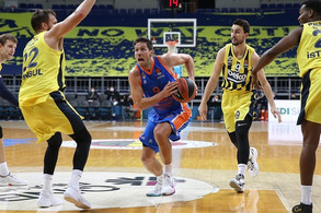 Πάτησε τετράδα η Βαλένθια 90-86 τη Φενέρμπαχτσε στην Πόλη!