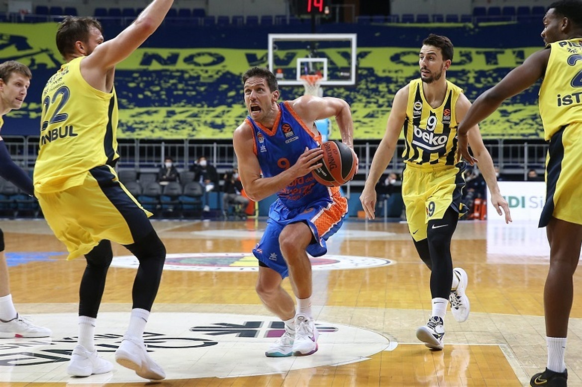 Πάτησε τετράδα η Βαλένθια 90-86 τη Φενέρμπαχτσε στην Πόλη!