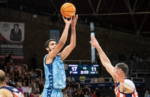 Ανδόρα-Κορούνια 112-87: Το ρεσιτάλ του Νίκου Χουγκάζ που πέτυχε 25 πόντους (video)