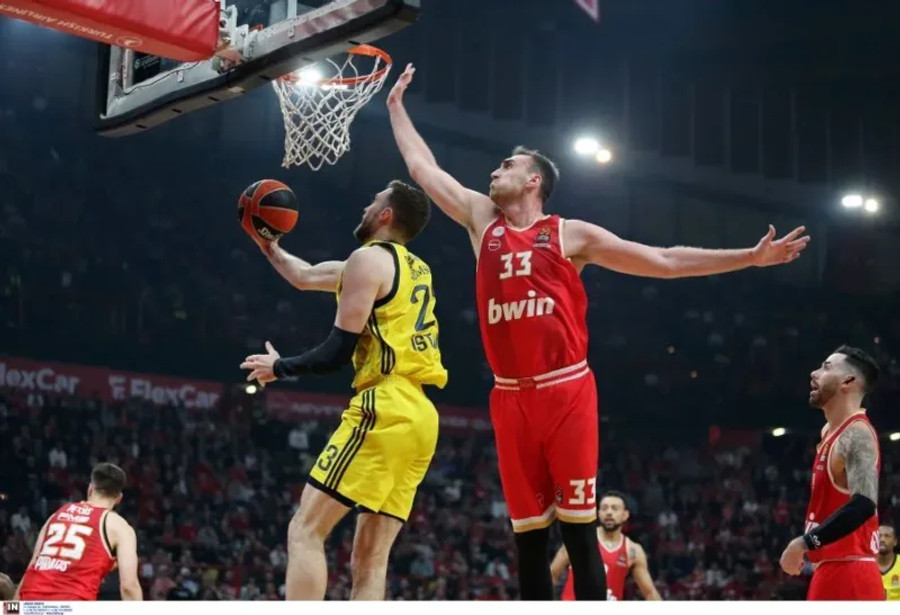 Ολυμπιακός-Φενέρμπαχτσε 77-87: Ηττήθηκε, αλλά παραμένει πρώτος