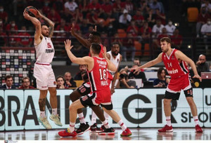 Ολυμπιακός-Μονακό 72-96: Τζέιμς και Μπέικον έκαναν το 1-1 στο ΣΕΦ (pics)