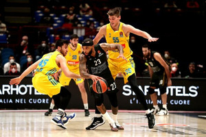 Αρμάνι Μιλάνο-Άλμπα 84-76: Ξύπνησε στο τέλος (vid)