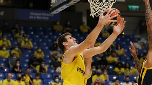 Η Μακάμπι 92-62 τη μισή Χίμκι με νέα αποθέωση Σφαιρόπουλου