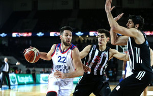 Στον τελικό η Αναντόλου Εφές, 78-70 την Μπεσίκτας