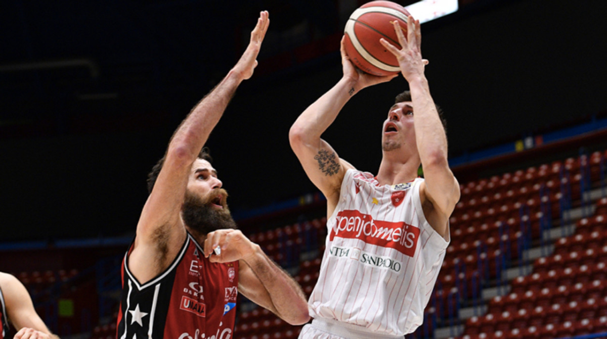 Τα highlights του Μιλάνο-Βαρέζε 81-83 (video)