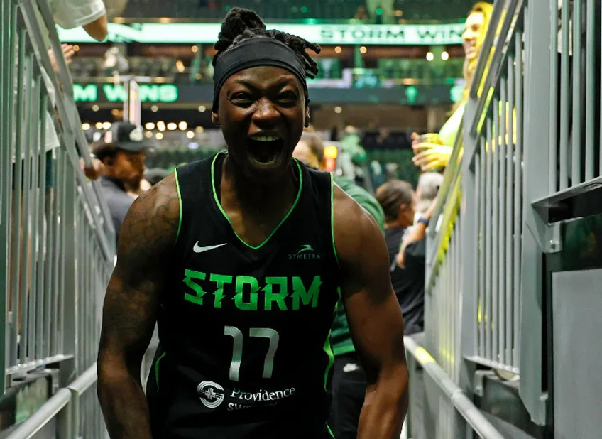 WNBA: Στο Game 3 θα κριθούν οι σειρές Λας Βέγκας-Σιάτλ και Ατλάντα-Ιντιάνα (vids)