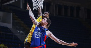 Με Λι, Ναν, Λεσόρ και Παπαγιάννη το Top-10 καρφωμάτων της σεζόν στη EuroLeague (vid)