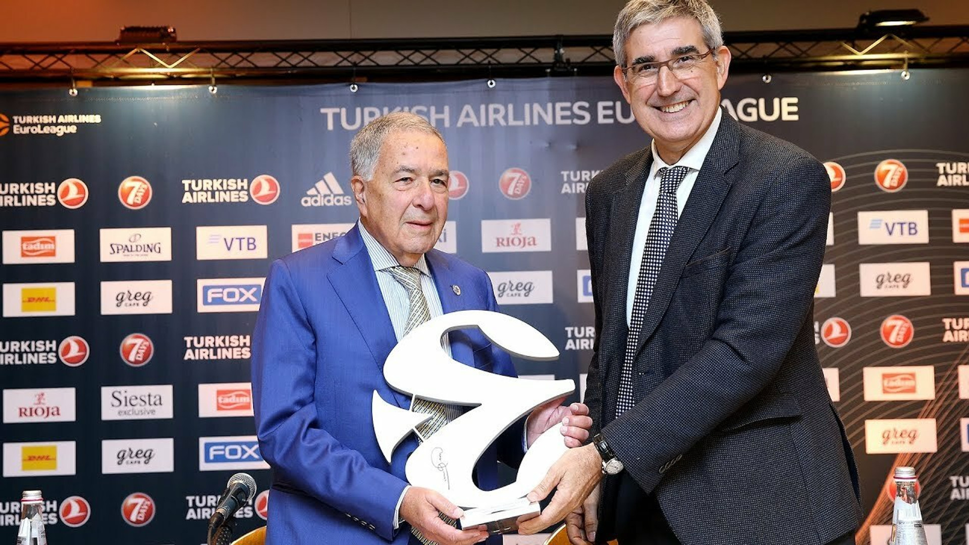 Έγινε θρύλος της Euroleague ο Σιμόν Μιζράχι ! (video)