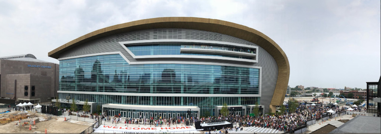 Έκοψαν την κορδέλα στο νέο &quot;σπίτι&quot; του Giannis, Fiserv Forum (videos &amp; pics)